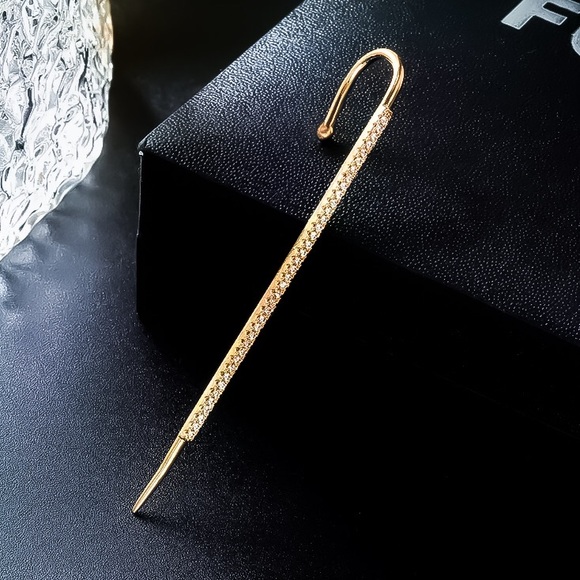 ⚜️[𝟯/$𝟭𝟴]⚜️NEW CZ Gold Bar Posh Ear Hook Crawler Earring - Picture 6 of 10
